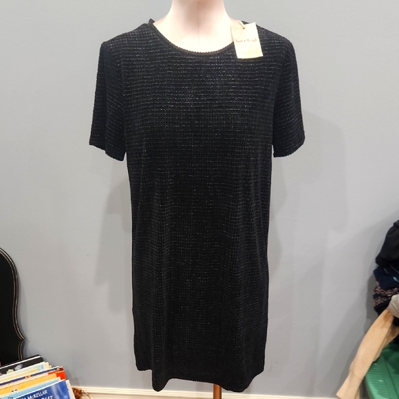 Hem & Thread Dresses & Skirts - Black Short Sleeve Dress
